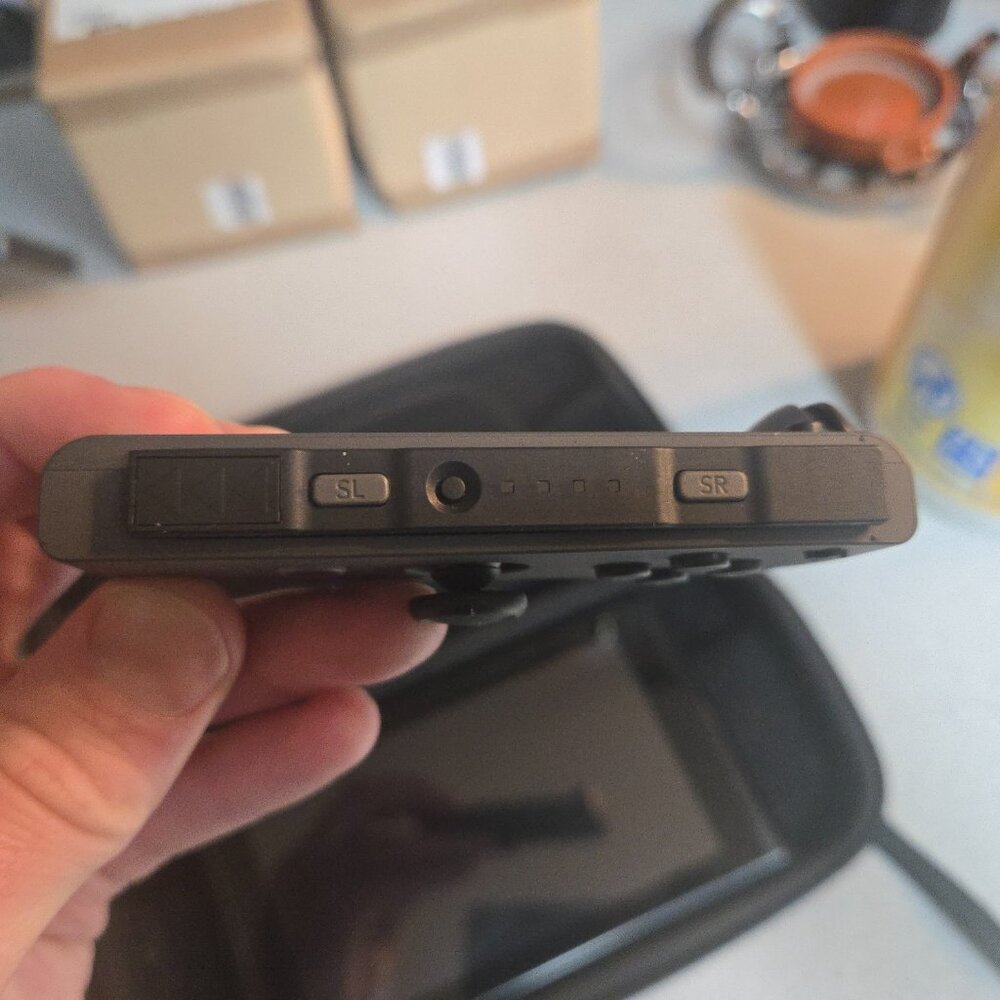 Nintendo Switch - Picture 10 of 16